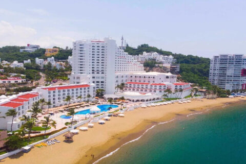 aerial view of Tesoro Manzanillo showing the beach front and ocean view